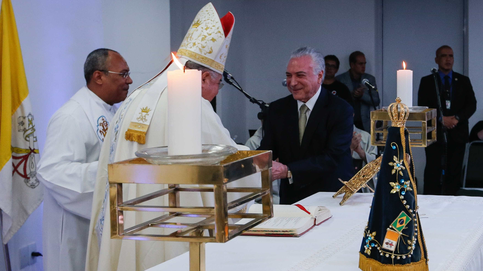 Em missa, Temer prega união e condena violência