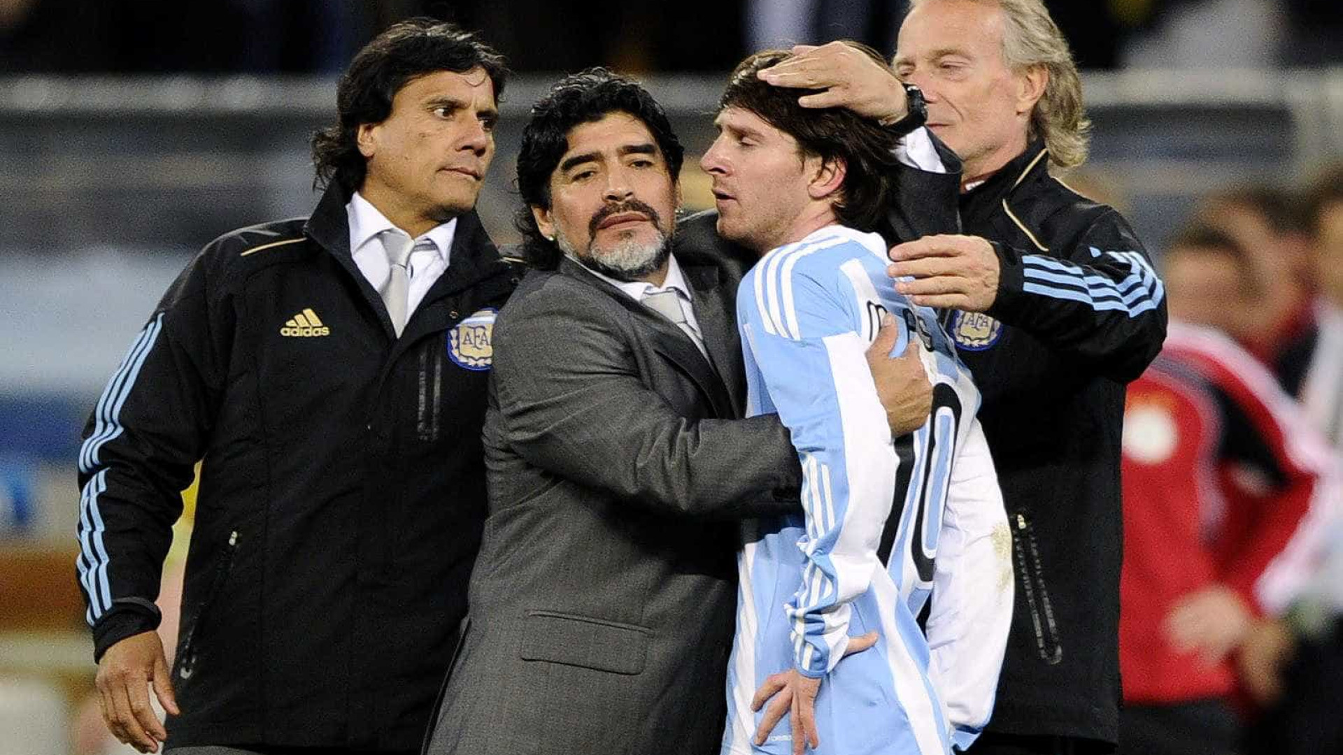 Maradona critica Messi: 'Vai ao banheiro 20 vezes antes do jogo'