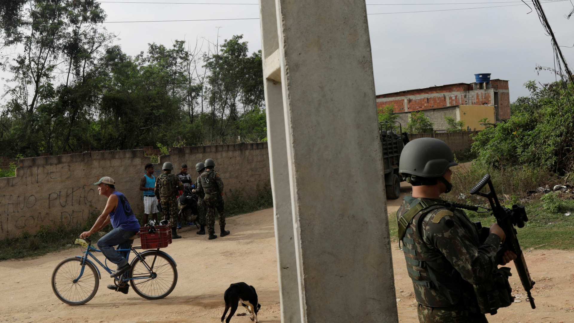 Três pessoas morrem em operação militar na região metropolitana do Rio
