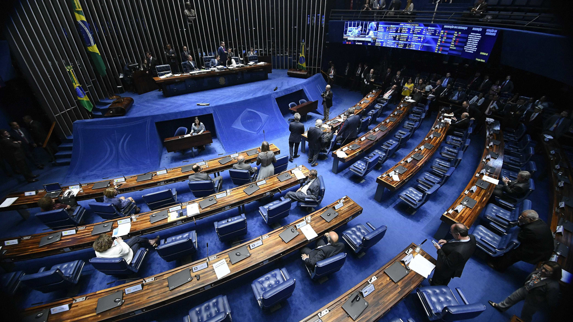 Não reeleitos ‘desaparecem’ e Senado sofre para conseguir quorum