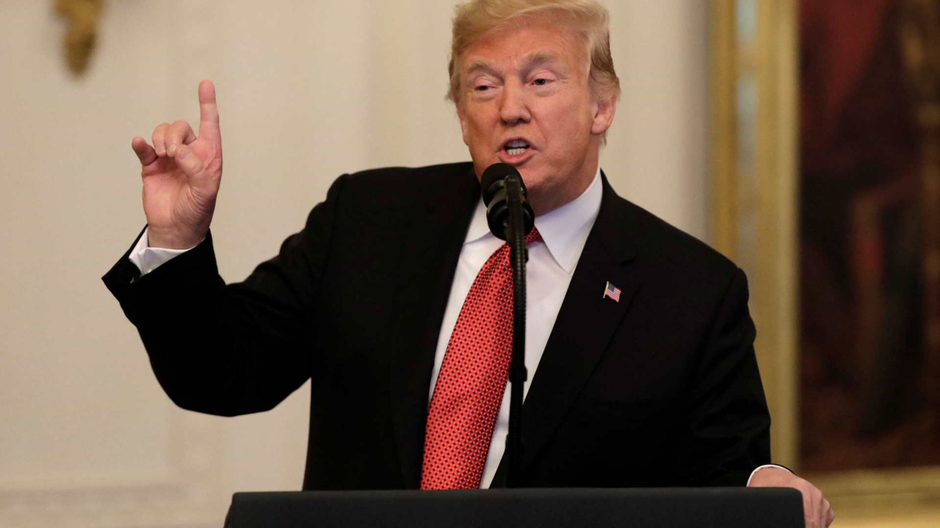 Trump ameaça fechar fronteira com o México contra imigrantes
