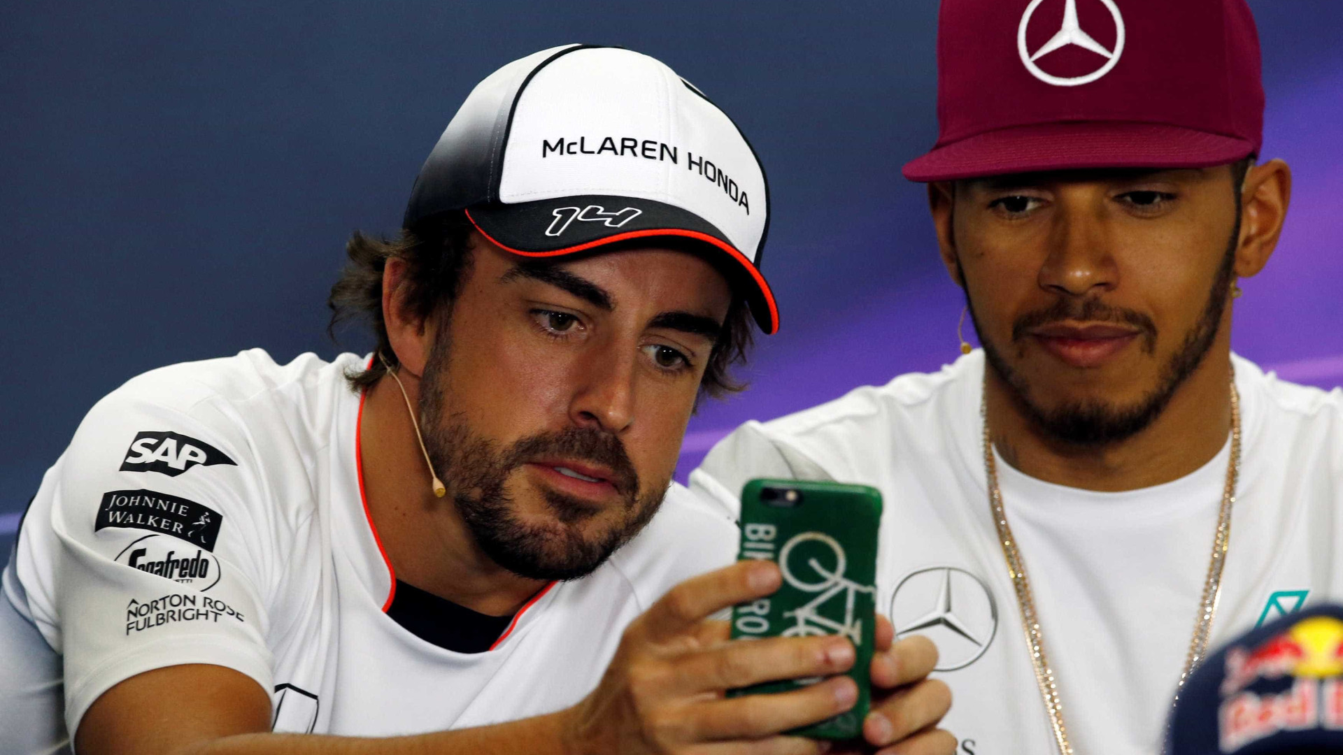 Perto do adeus, Alonso se rende a Hamilton: 'Um dos maiores'