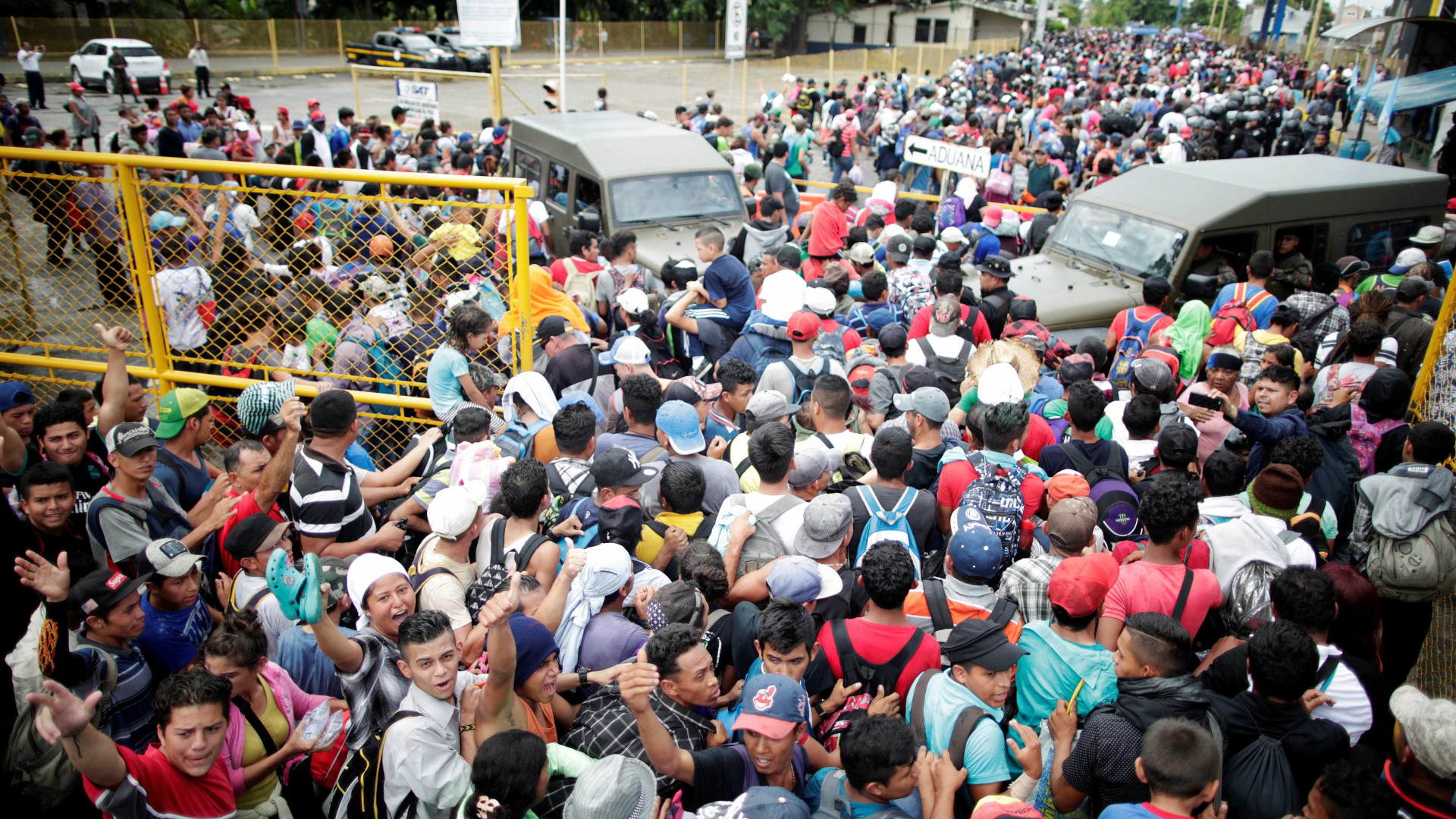 Mais de 3 mil hondurenhos atravessam para o México rumo aos EUA