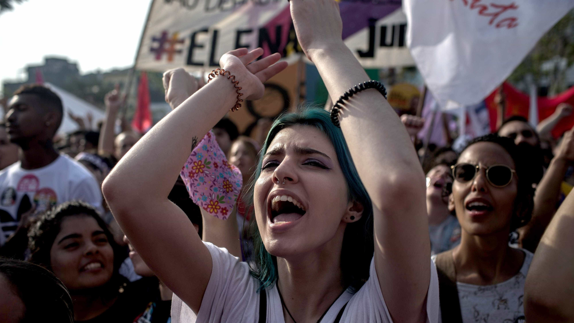 Mulheres fazem ato pelo paÃ­s contra Bolsonaro e pela democracia
