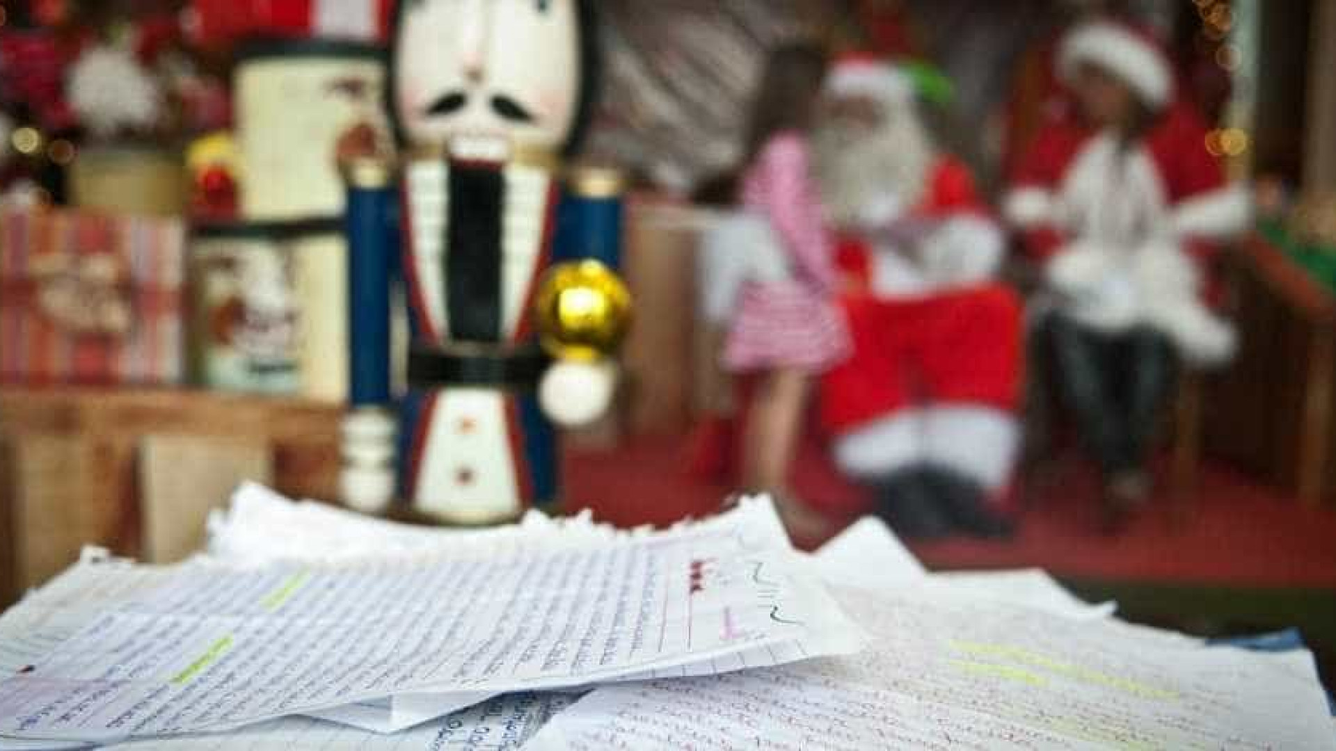 Papai Noel dos Correios: adote uma carta escrita por crianças