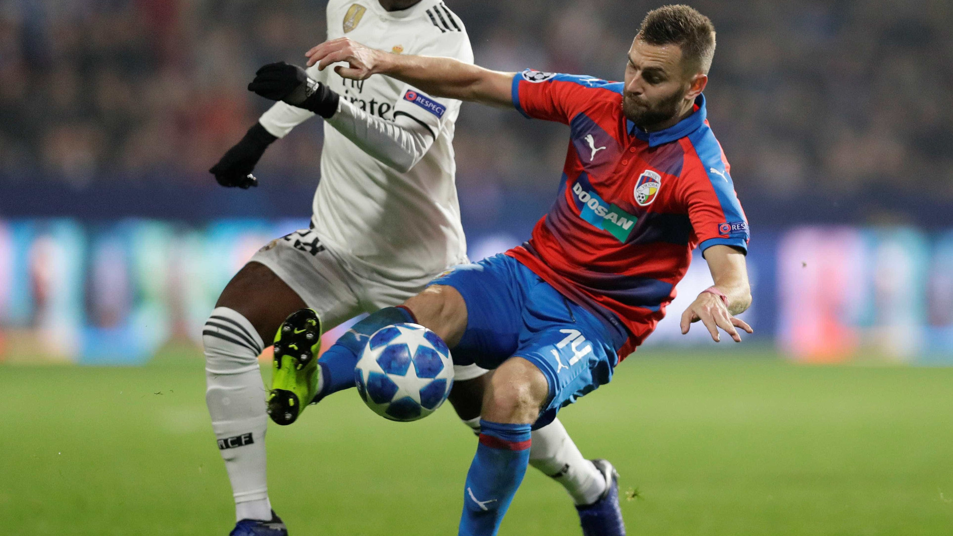Real Madrid goleia por 5 a 0 em estreia de Vinicius Junior na Champions