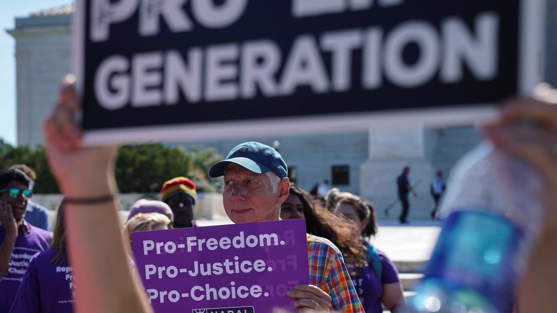 Grupos antiaborto ganham força; maconha é legalizada em mais estados