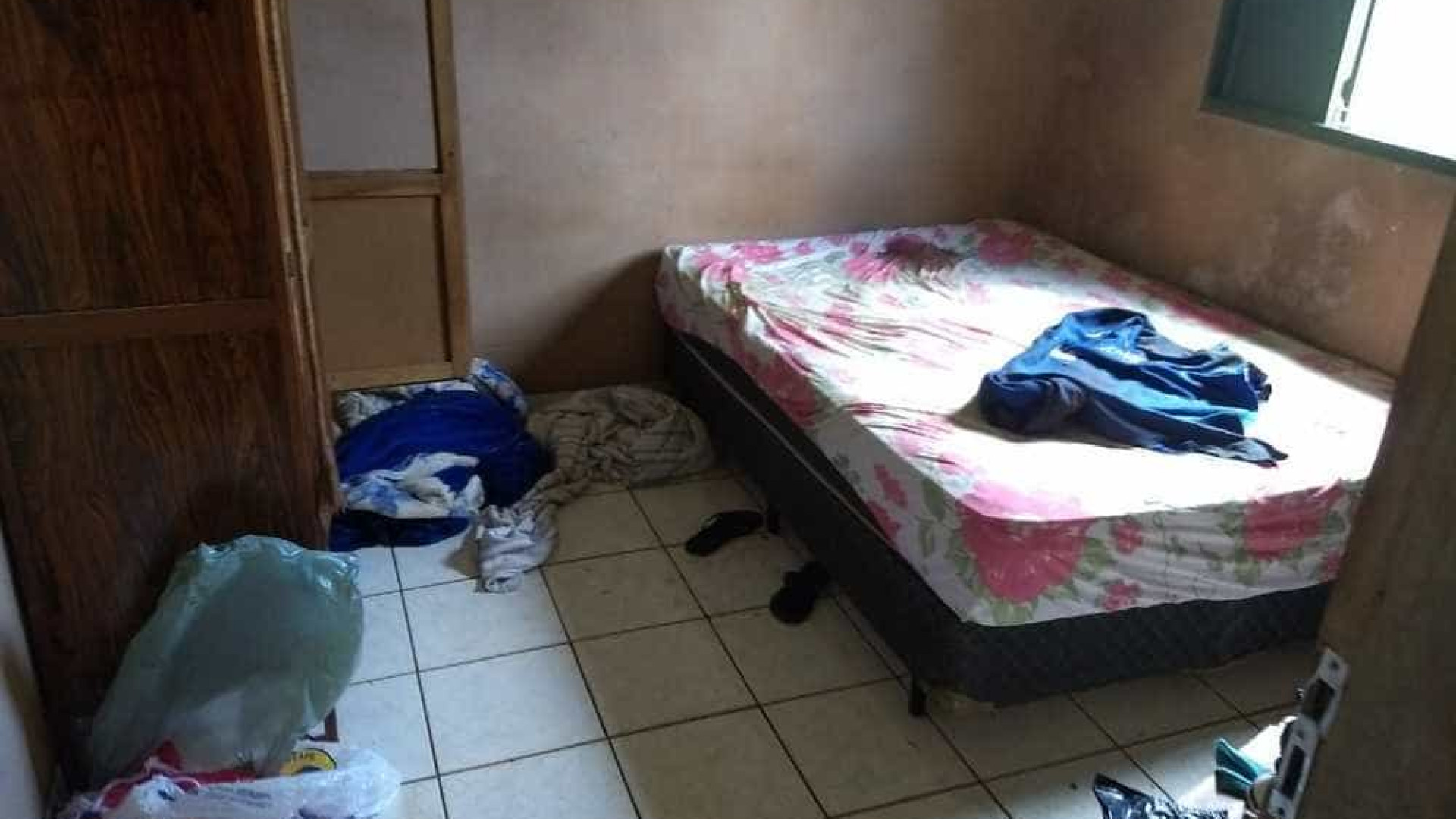 Jovem sequestrada e estuprada queima rosto do ex-marido