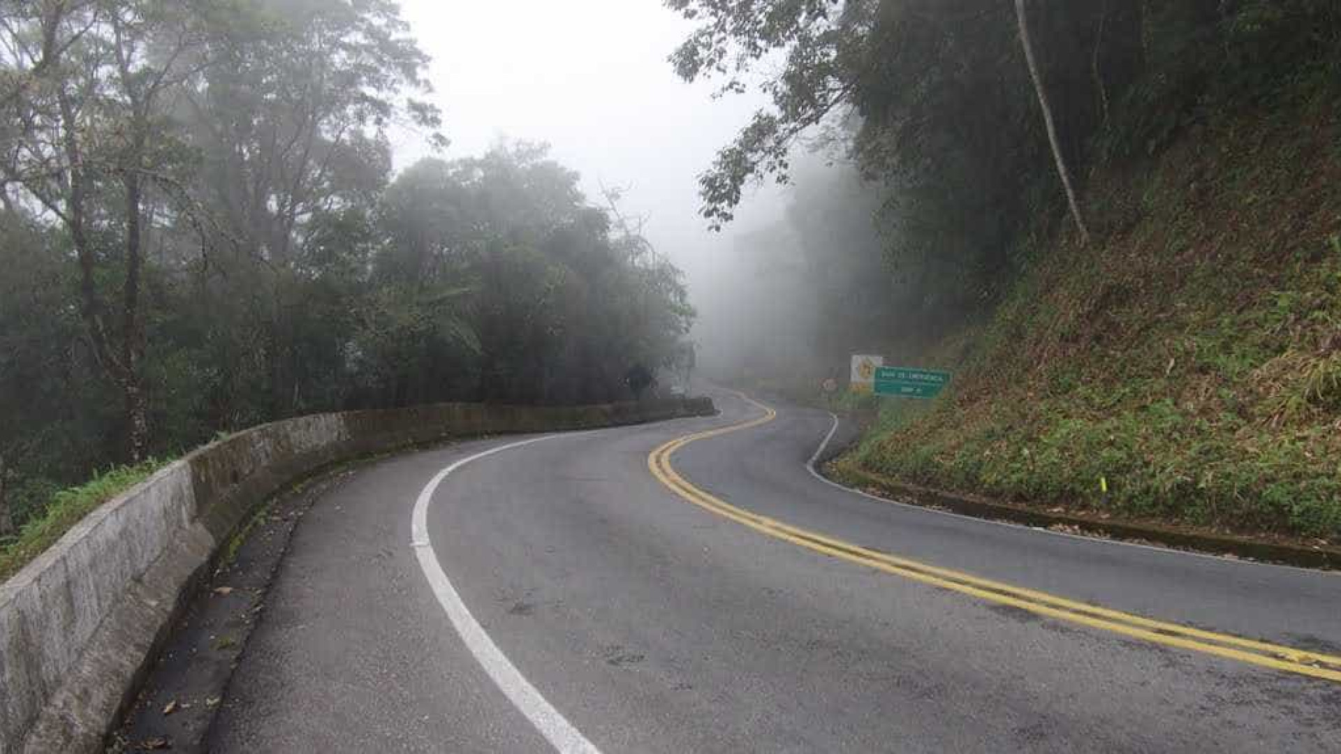 SP: quedas de barreiras interditam rodovias de acesso ao litoral norte