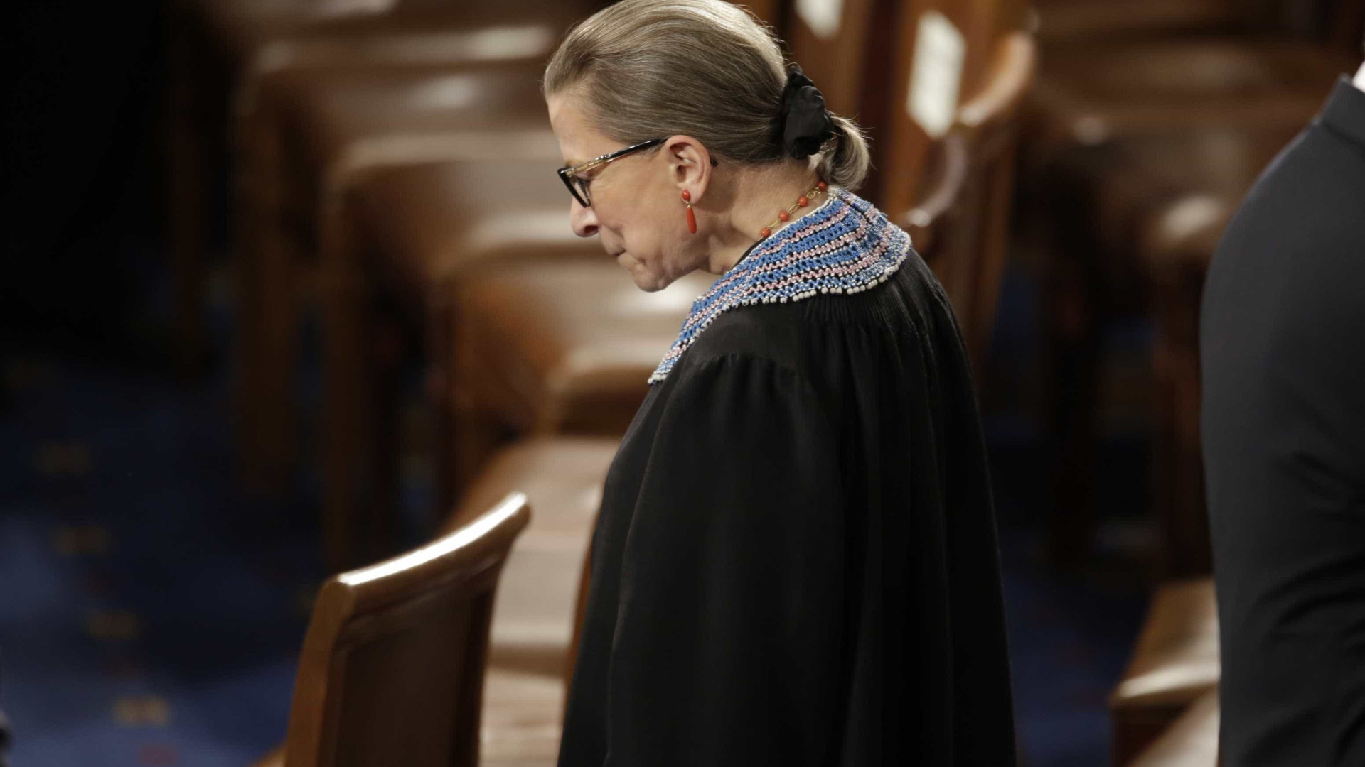 Juíza da Suprema Corte dos EUA é internada após queda