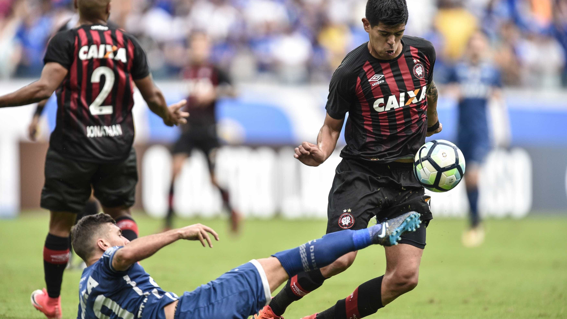 Atlético-PR vai mudar escudo, cores e uniformes, anuncia dirigente