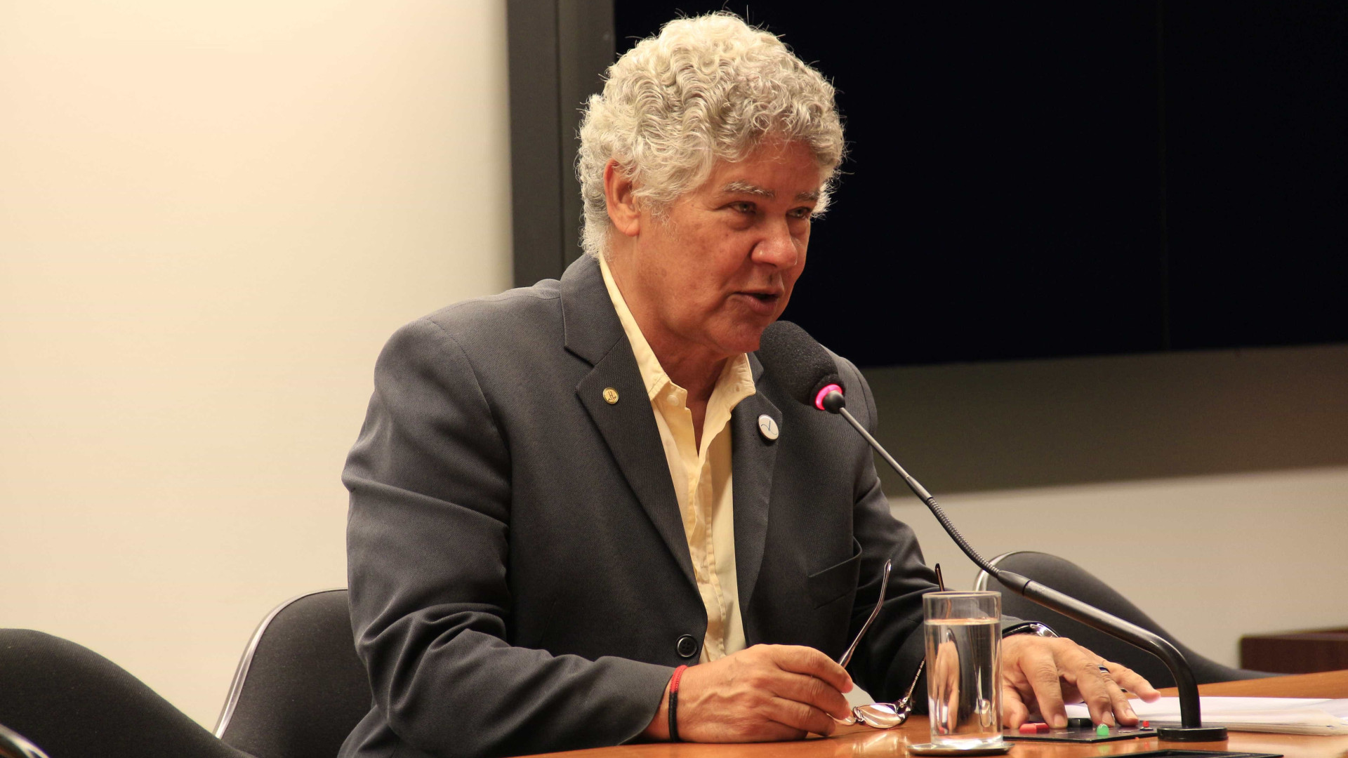 Chico Alencar aciona Justiça contra reajuste dos ministros do STF