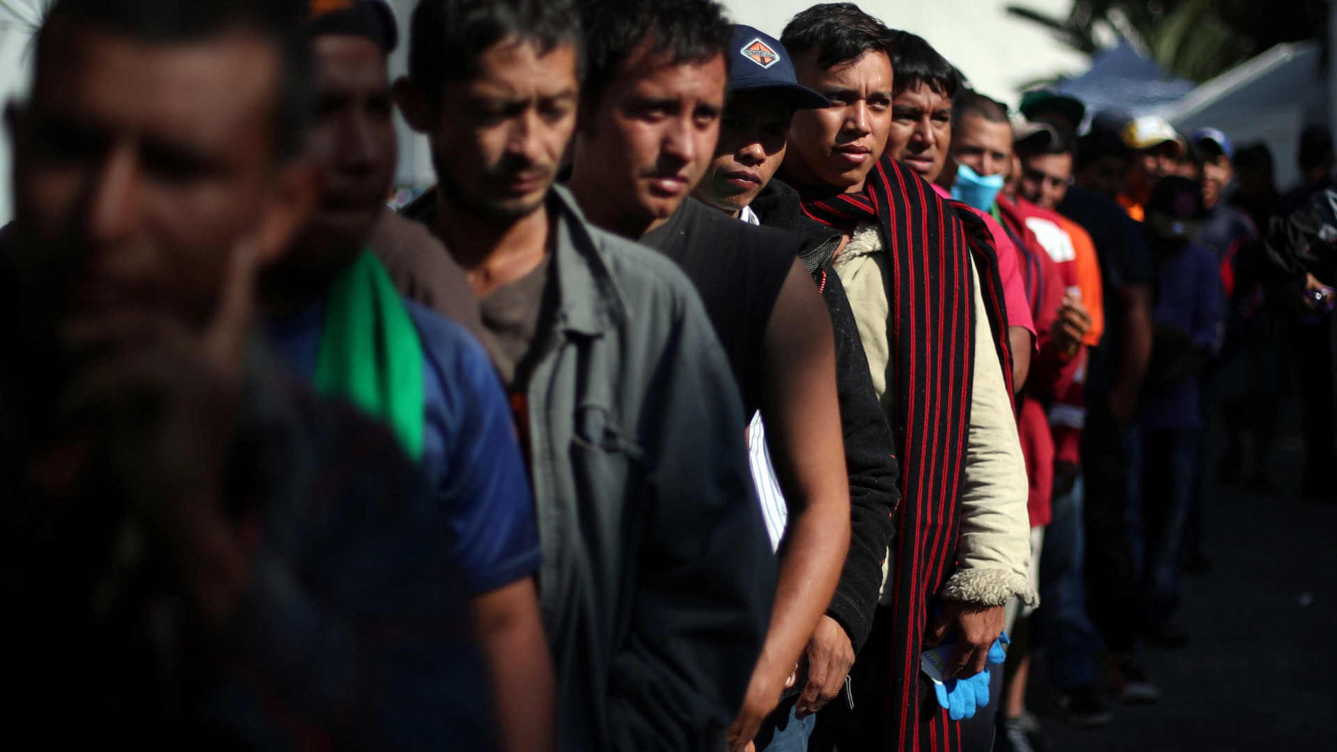 Trump assina ordem proibindo entrada de imigrantes no sul do país