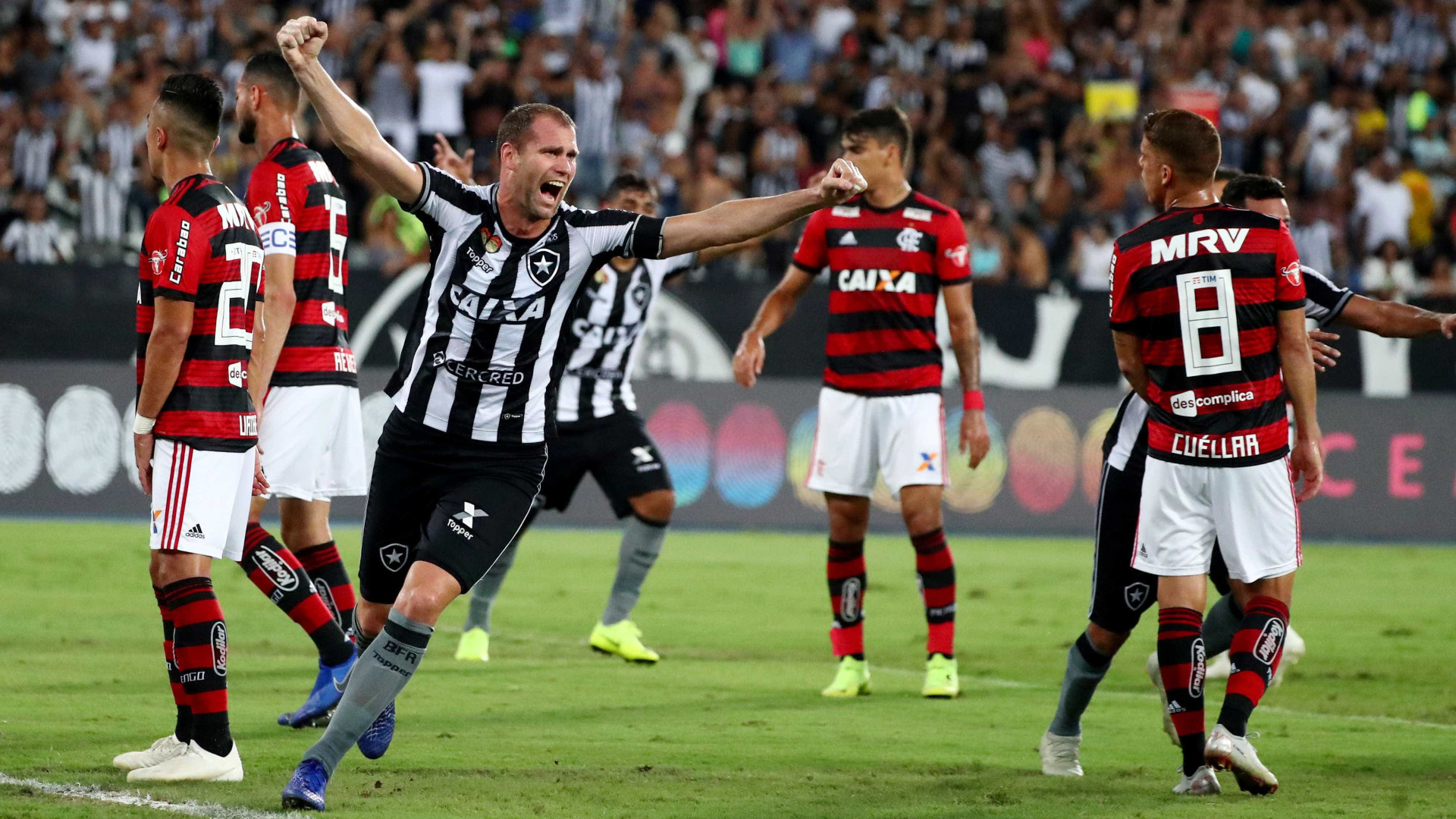 Botafogo bate o Fla e deixa rival ainda mais longe da luta pelo título