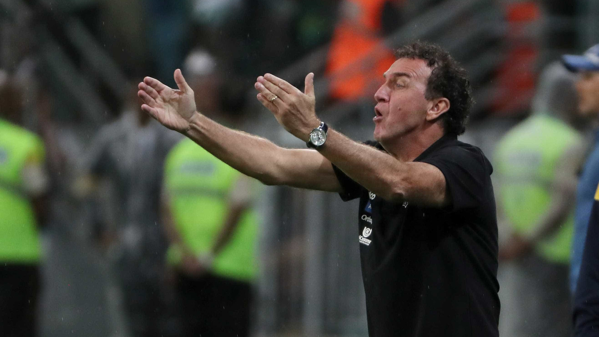 Cuca não desiste do G-6, mas lamenta desfalques contra o Flamengo
