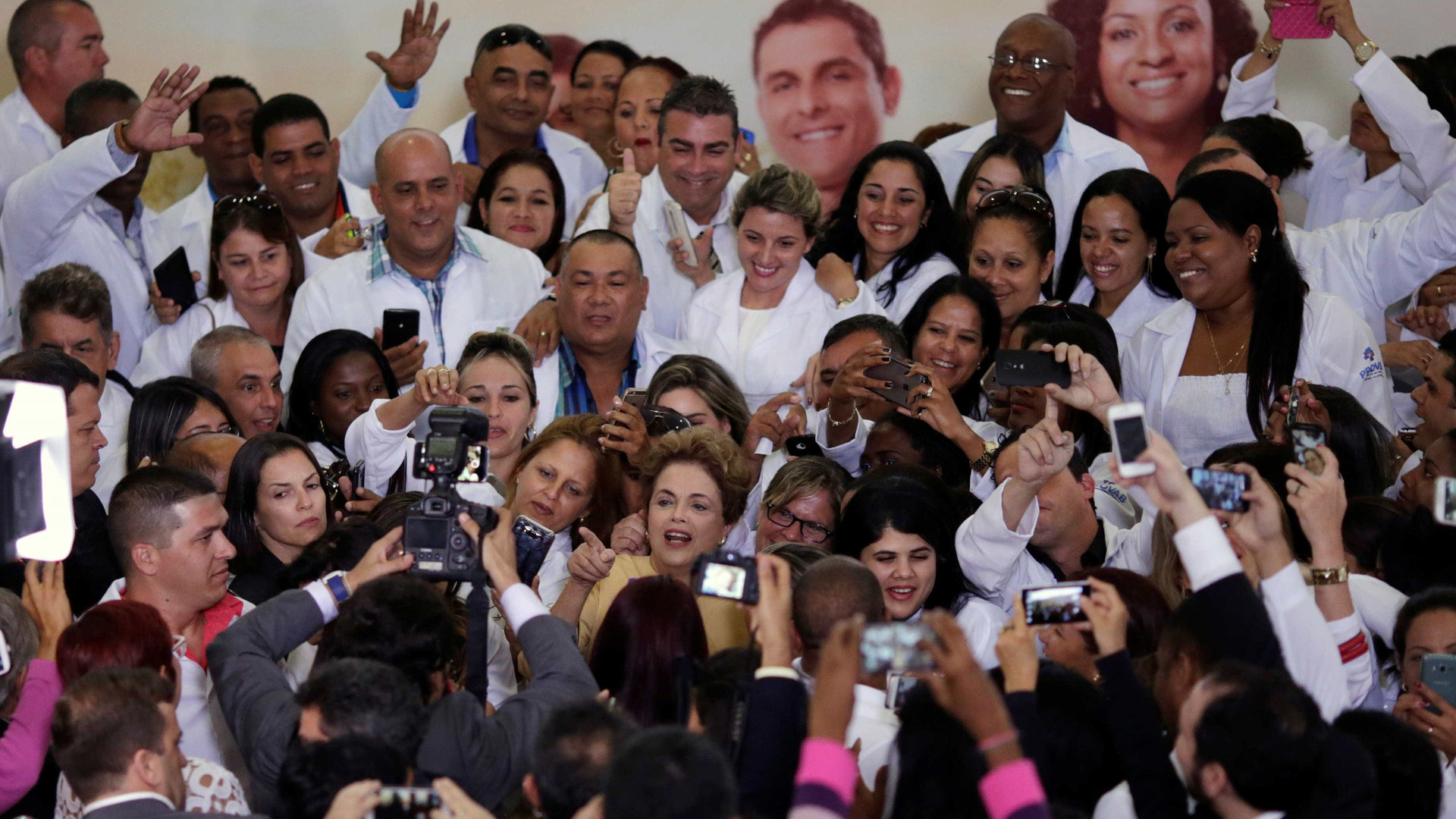Fim da parceria: médicos cubanos começam a deixar o Brasil no dia 25