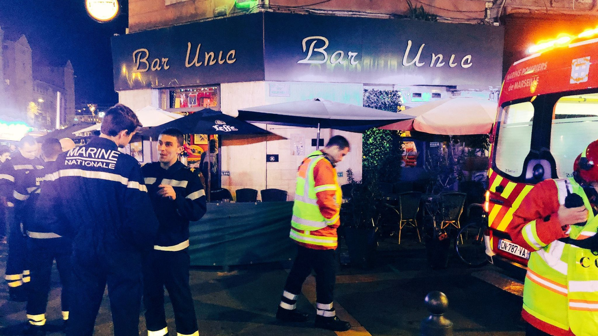 Mulher invade bar e fere dez pessoas com ácido na França