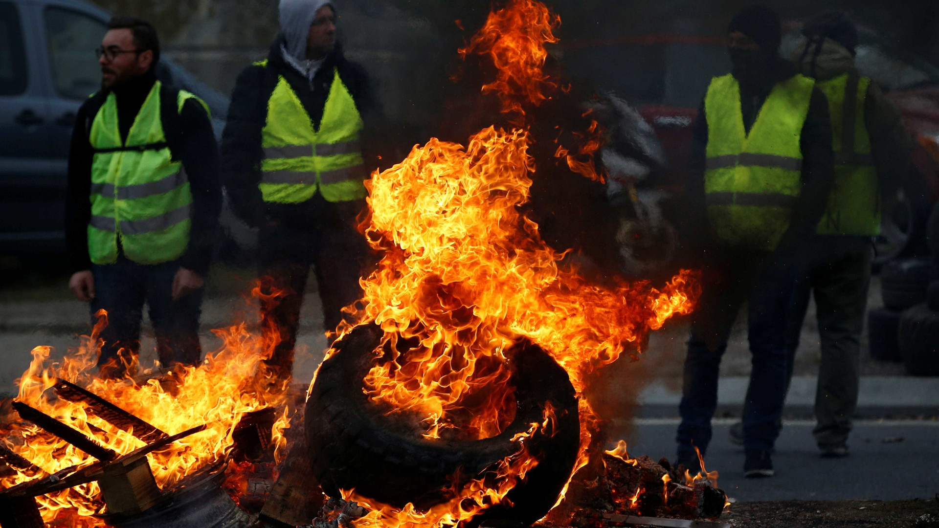 França tem 2º dia de protestos contra alta do combustível