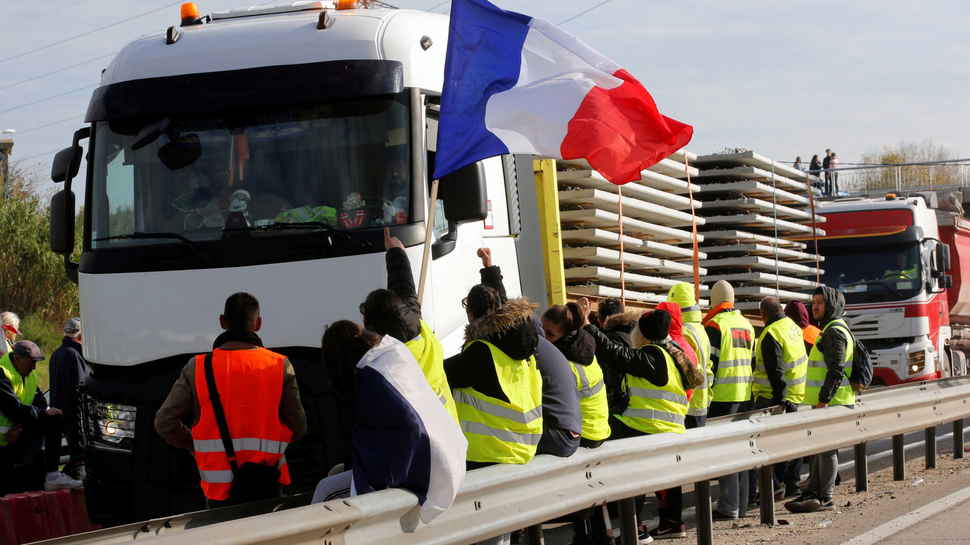 Em 3º dia de protesto, manifestantes exigem falar com Macron