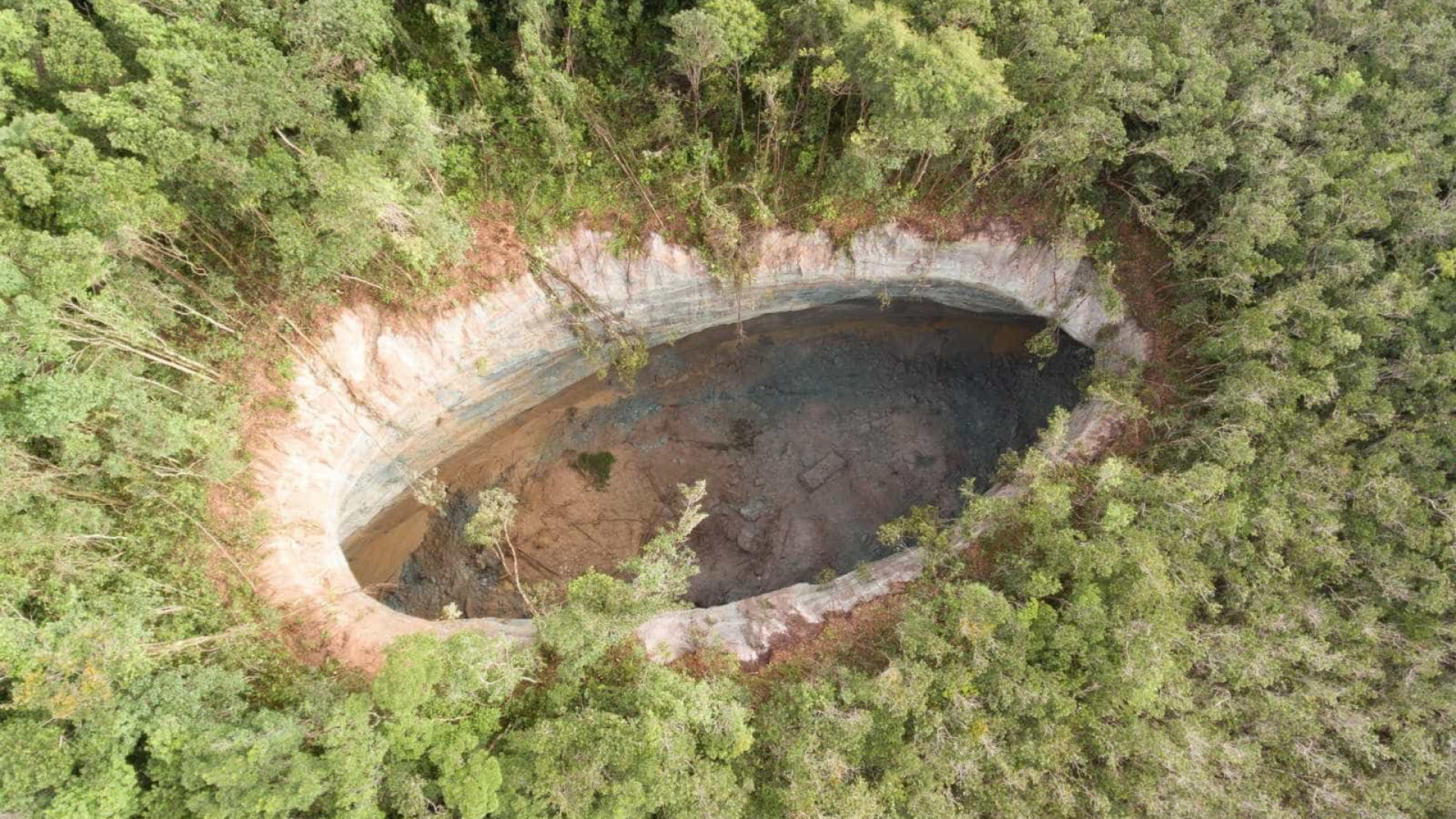 Cratera na Bahia aumentou 17m em quatro meses e preocupa moradores