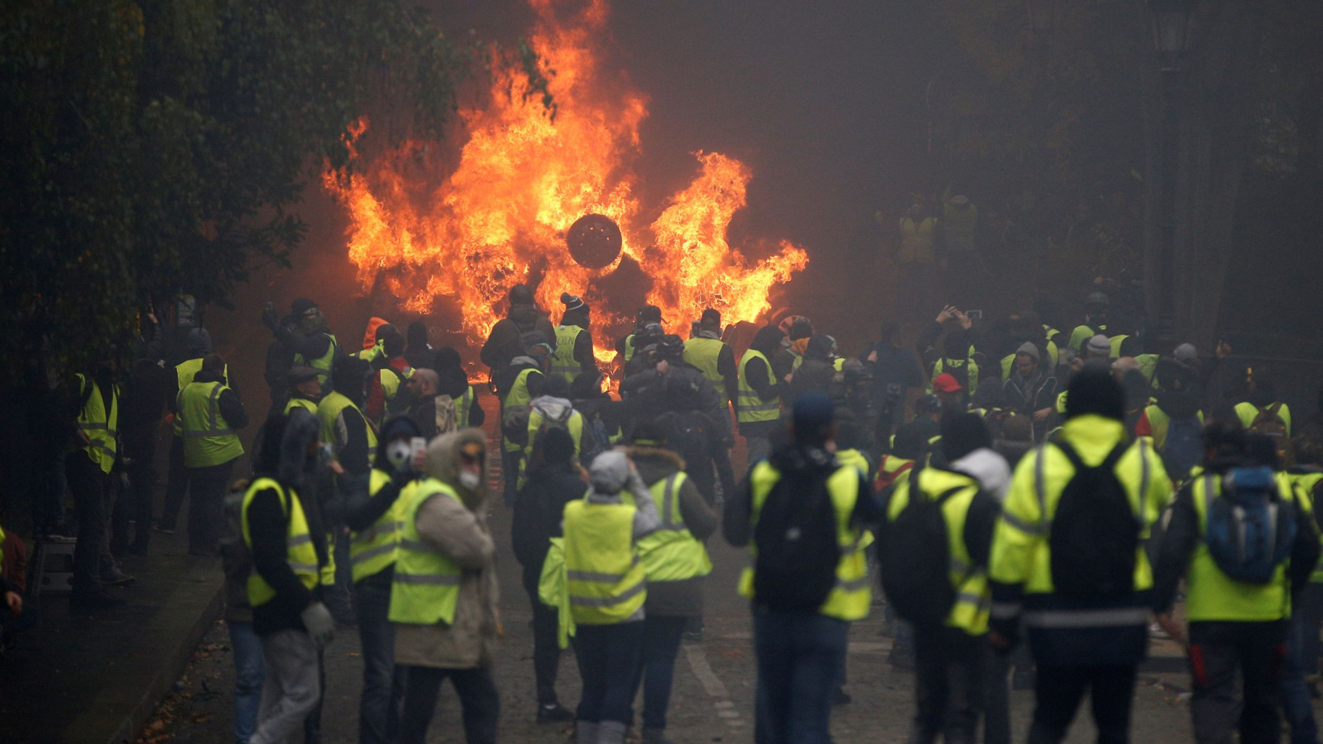 Veja quem são os 'coletes amarelos' que protestam na França
