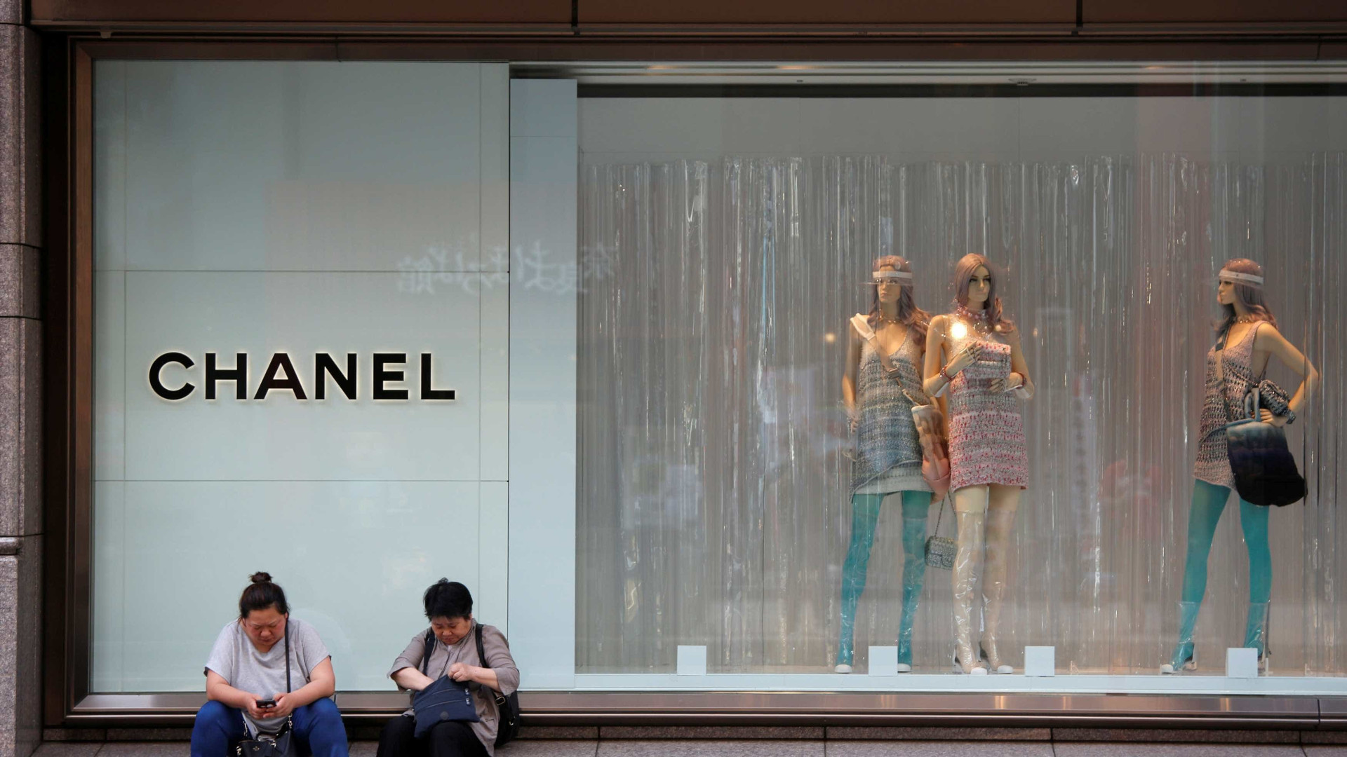 Chanel anuncia que não usará mais peles exóticas