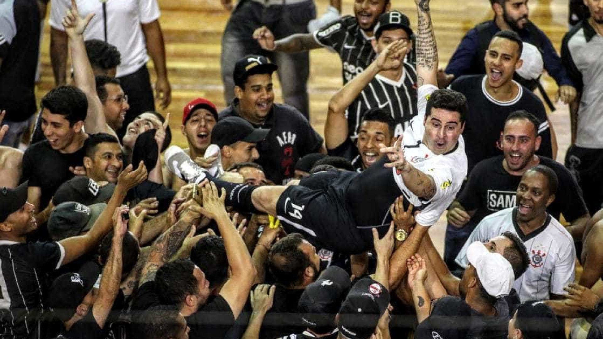 No adeus de Falcão, Corinthians é campeão paulista de futsal