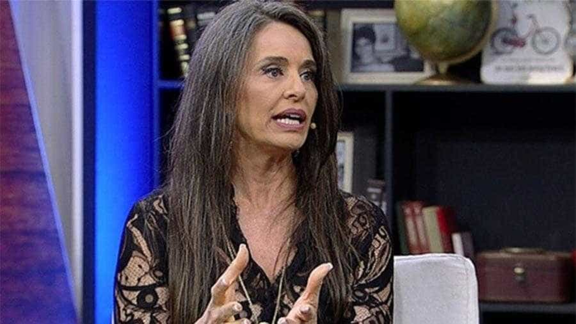 Carla Vilhena abre o jogo sobre saída da Globo e assume cabelos brancos