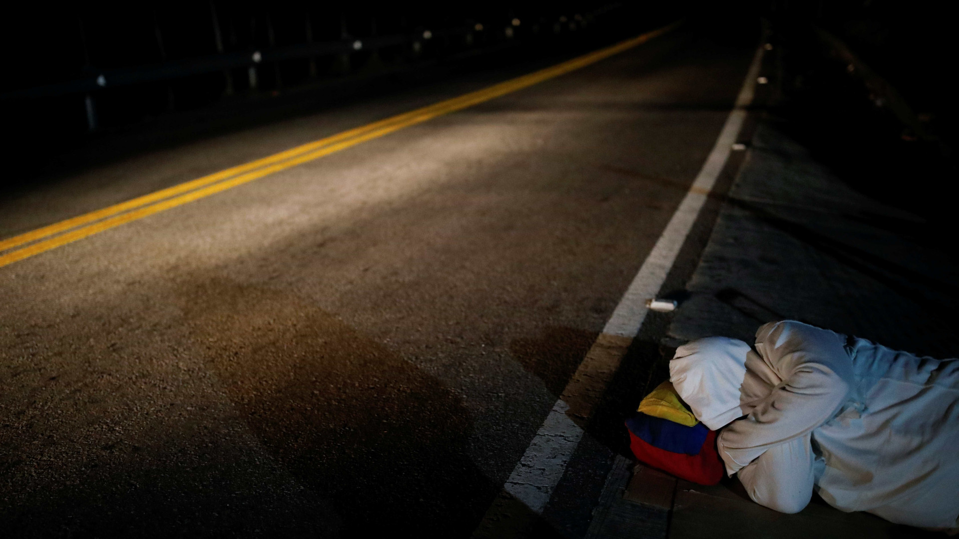 Venezuelano Ã© agredido e esfaqueado enquanto dormia em rua de Boa Vista