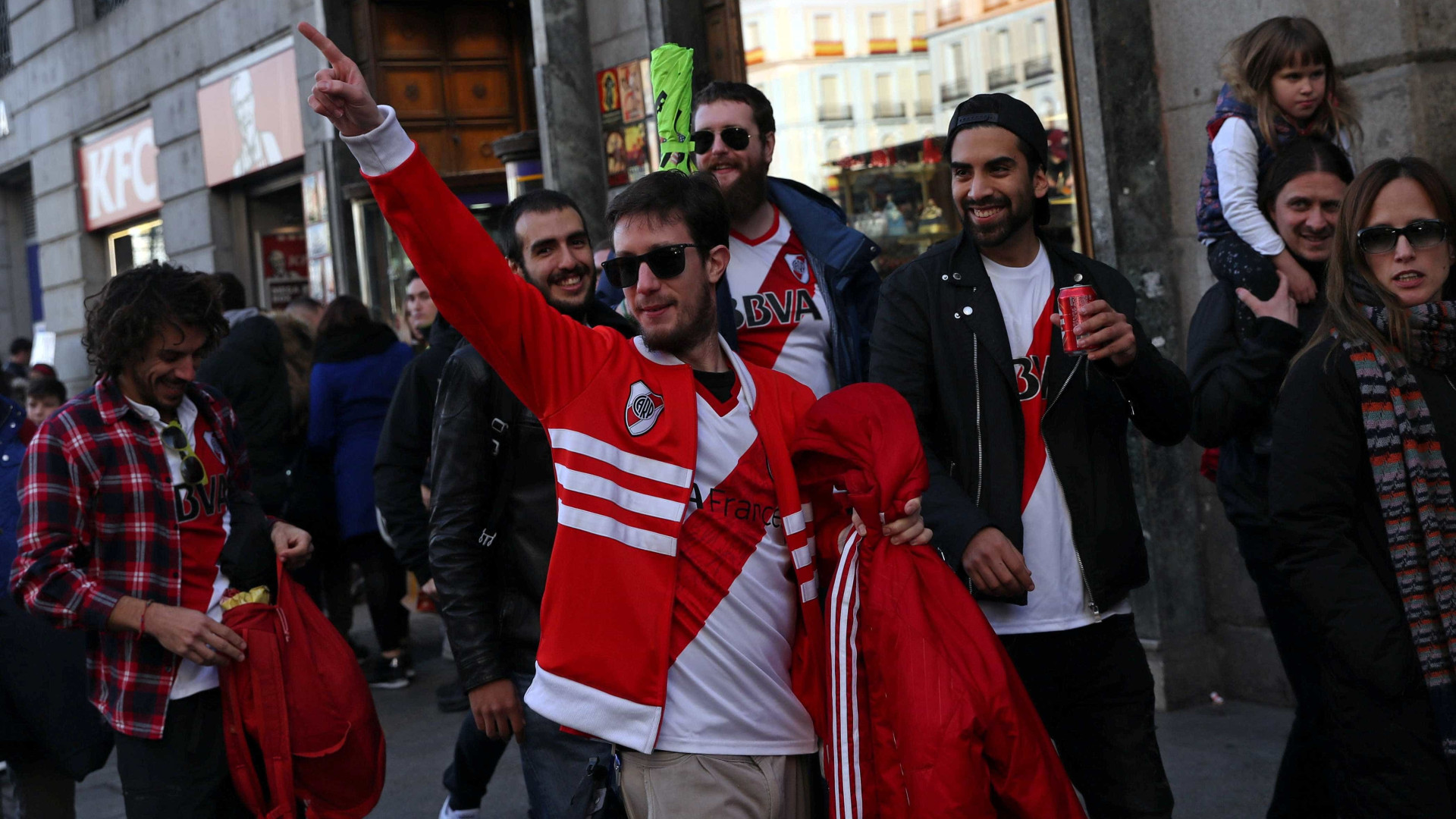 Polícia espanhola deporta torcedor do River Plate 'de alto risco'