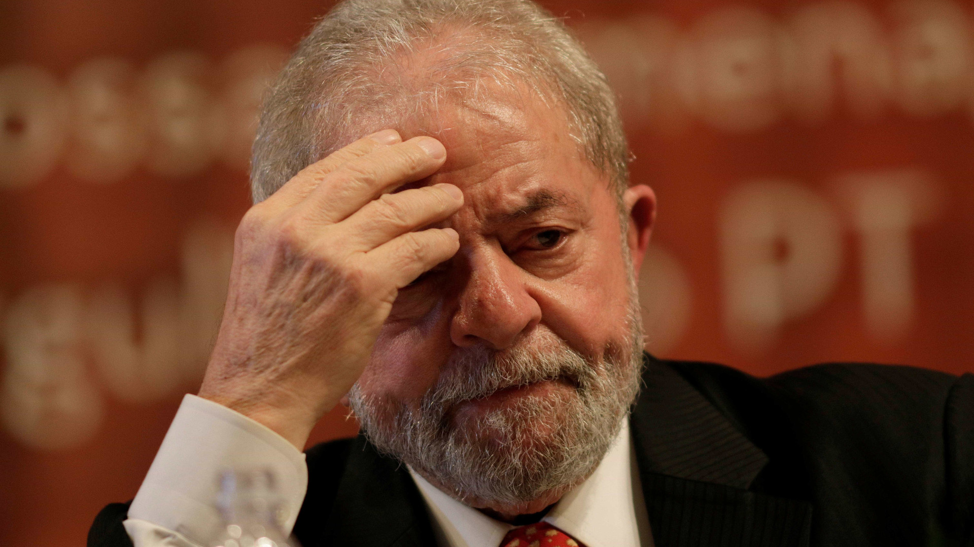 Policial relata 'sumiço de famosos' nas visitas a Lula