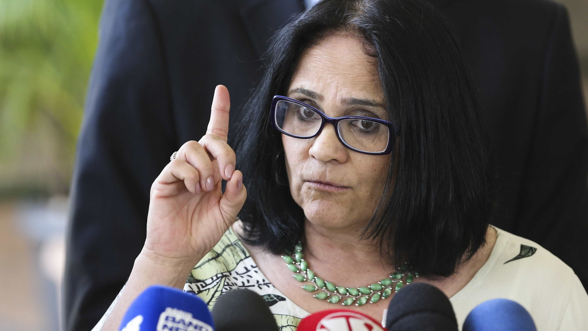 Ministra Damares Alves revela que foi violentada por dois pastores