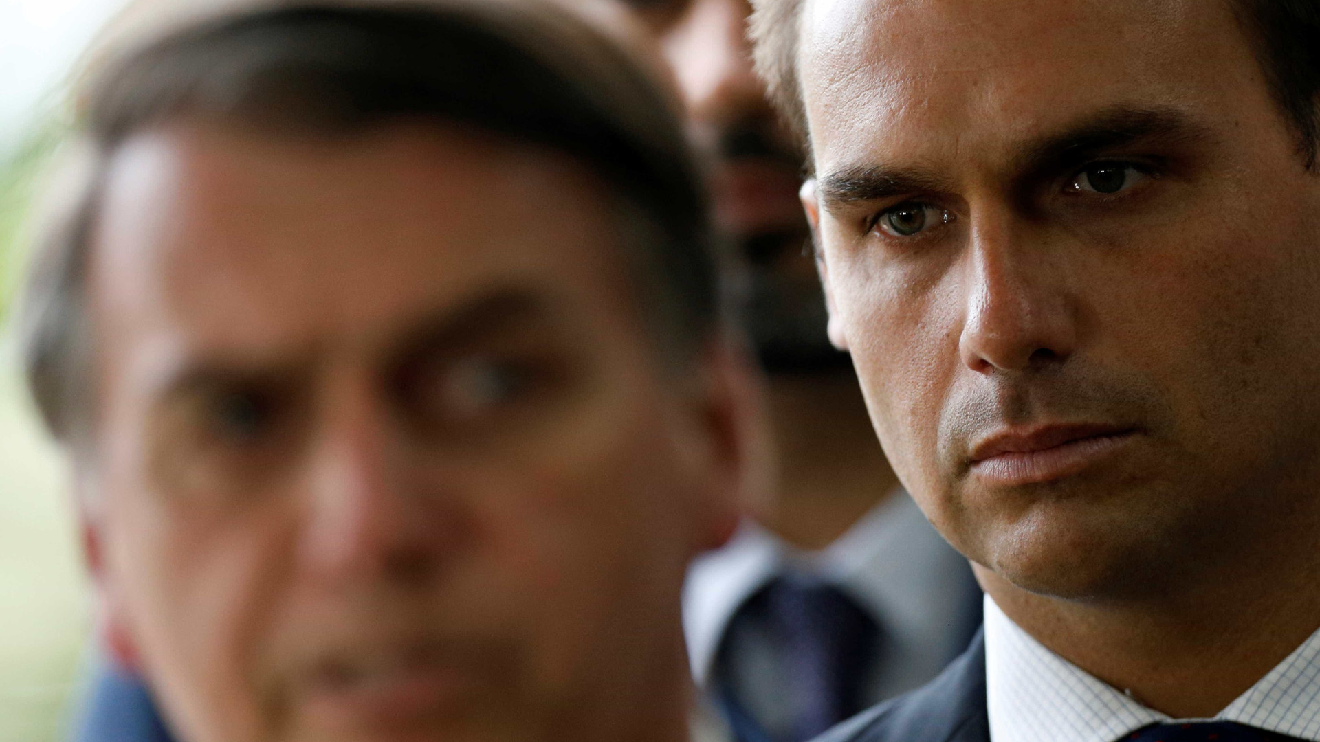Bolsonaro desautoriza filho e diz que pena de morte não será discutida
