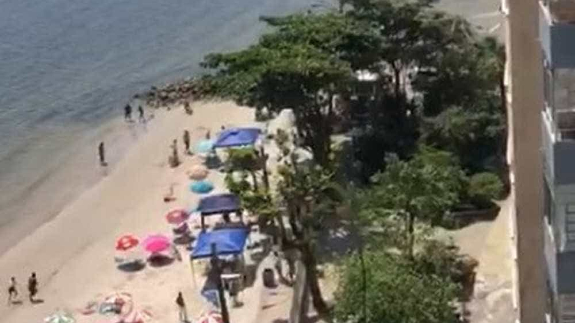 Tiroteio mata um e fere dois em praia no litoral de São Paulo