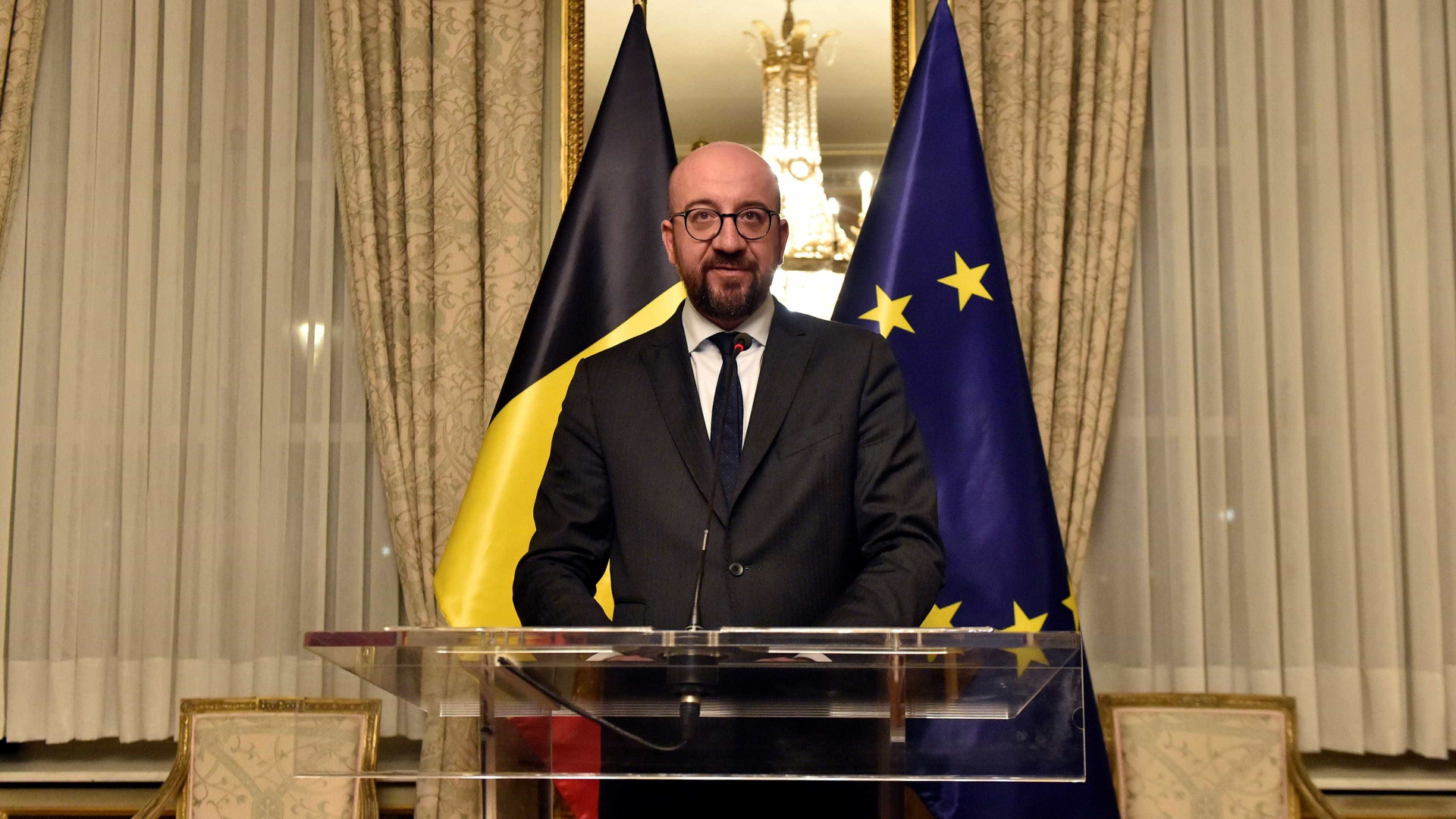 Premier da Bélgica renuncia após polêmica sobre acordo da ONU