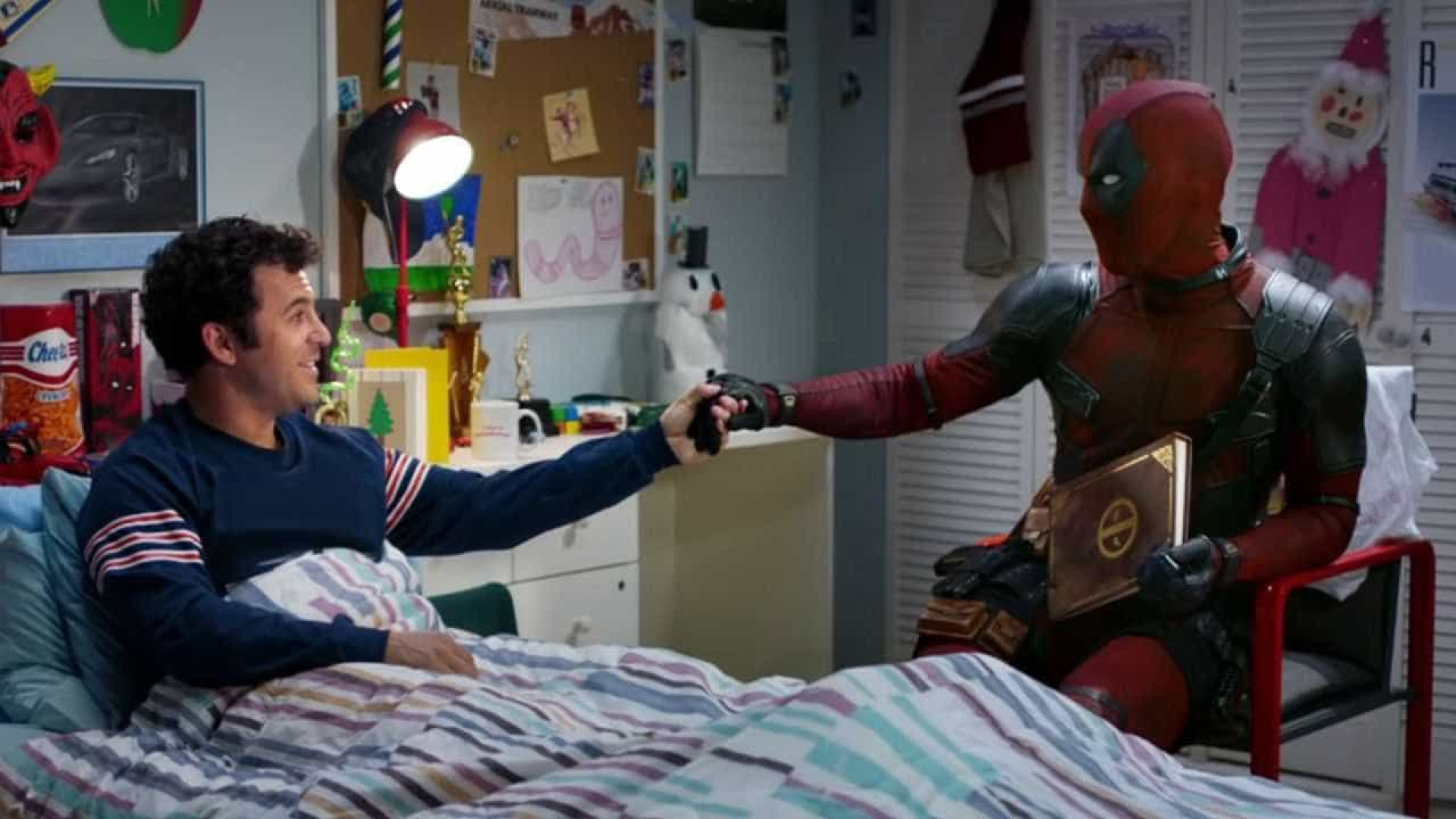 Anti-herói discute 'Deadpool 2' com ex-astro-mirim em versão turbinada