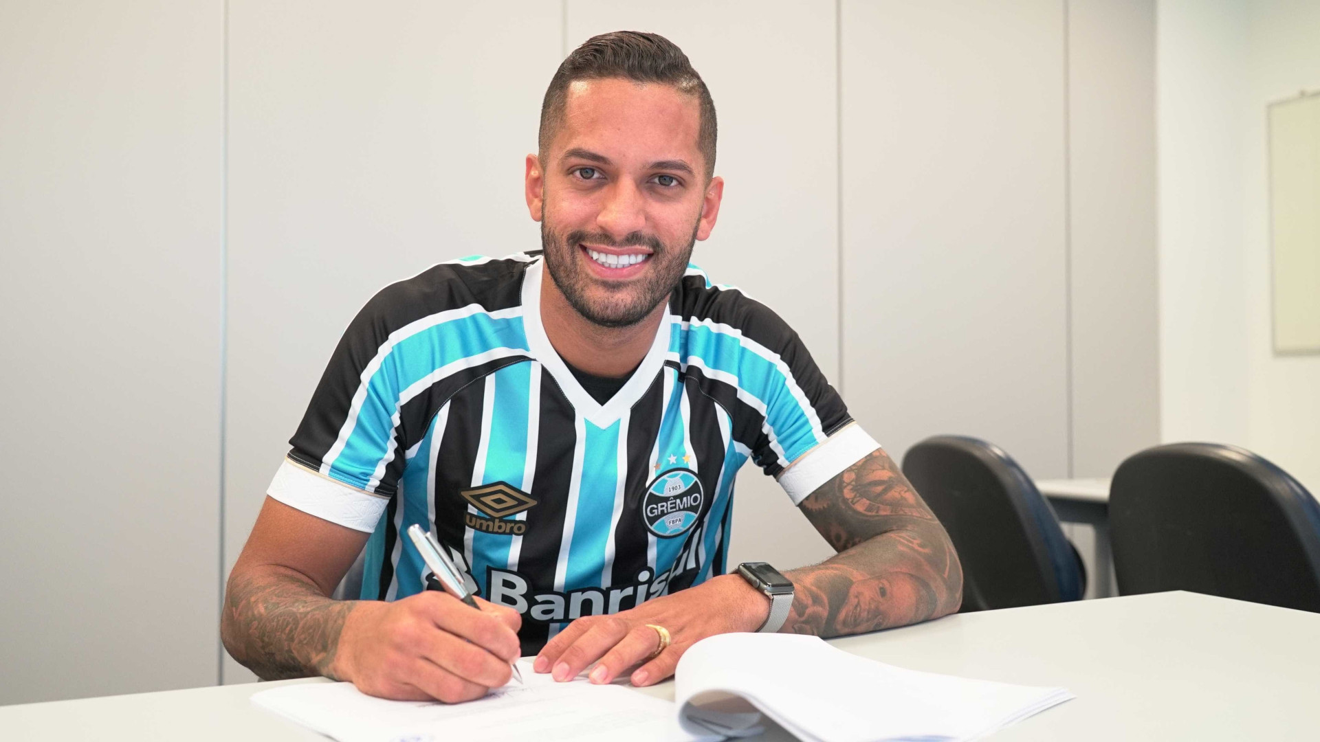 Grêmio anuncia contratação do volante Rômulo por empréstimo