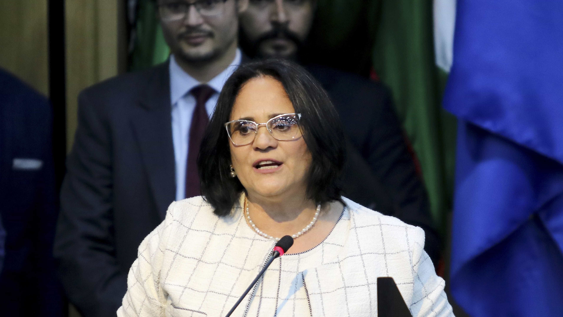 Damares fala em 'nova era': 'Menino veste azul e menina veste rosa'