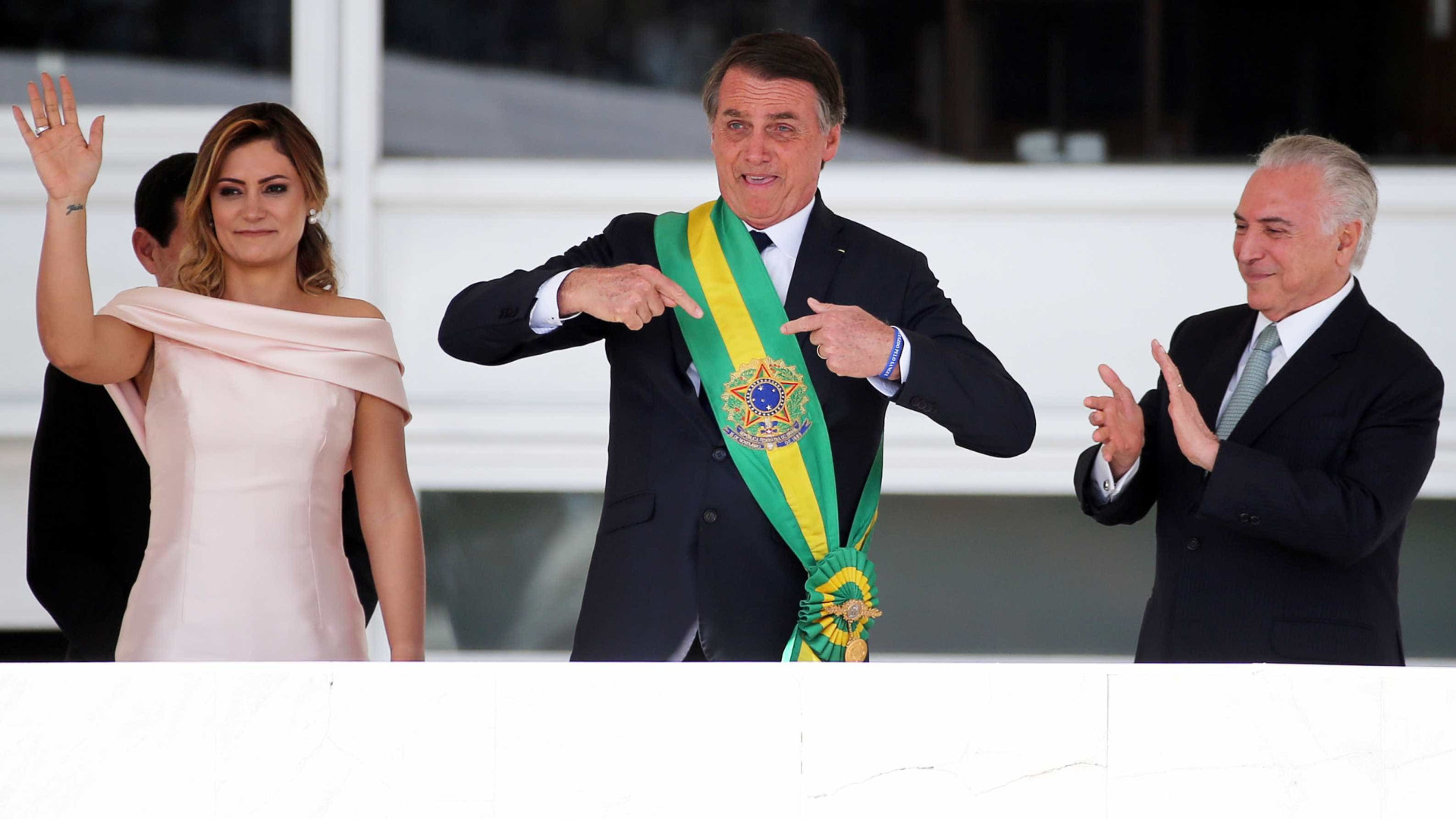 Bolsonaro escolhe 'PÃ¡tria Amada, Brasil' como slogan de governo