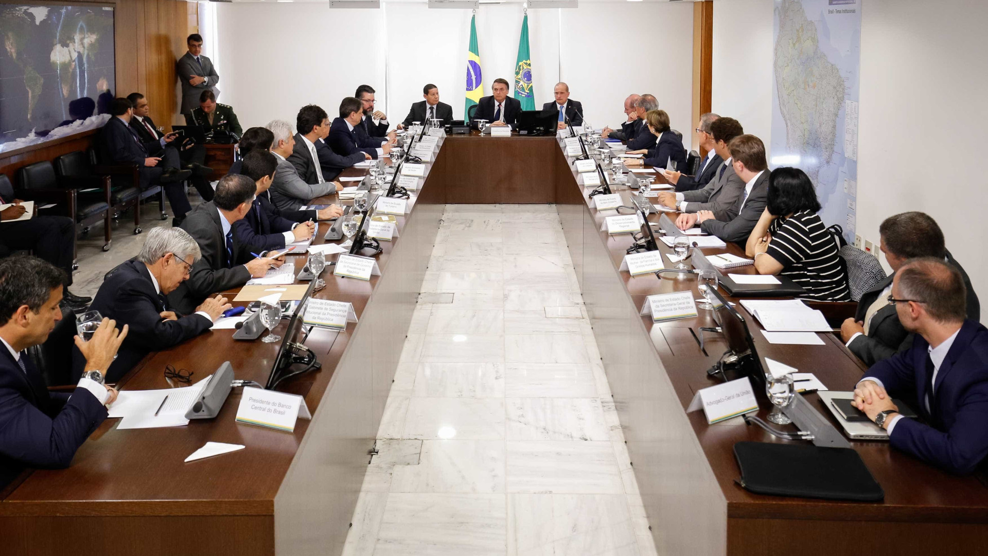Segunda reunião ministerial termina após quase três horas