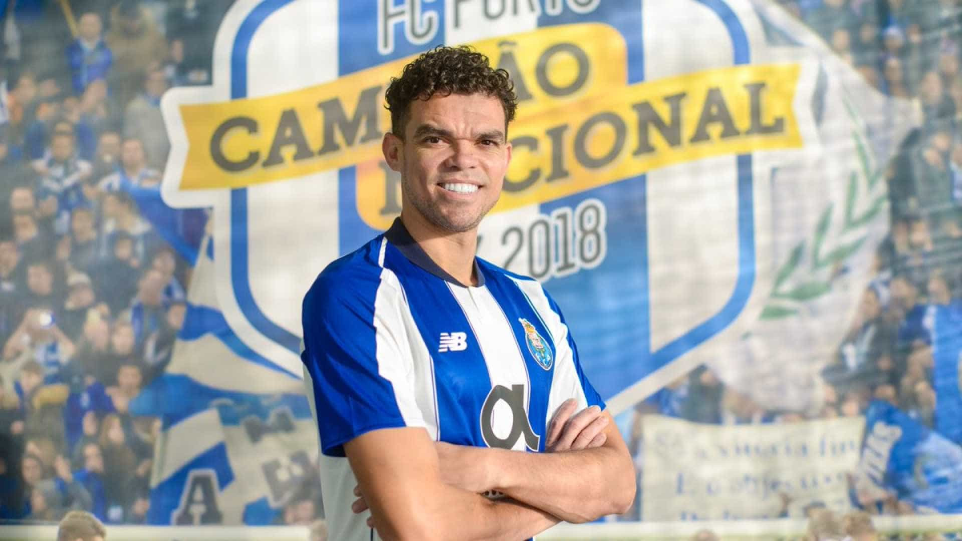 Porto anuncia retorno do zagueiro Pepe, que assina até 2021