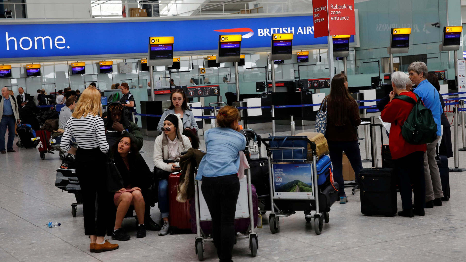 Maior aeroporto da Europa tem voos suspensos por conta de drones