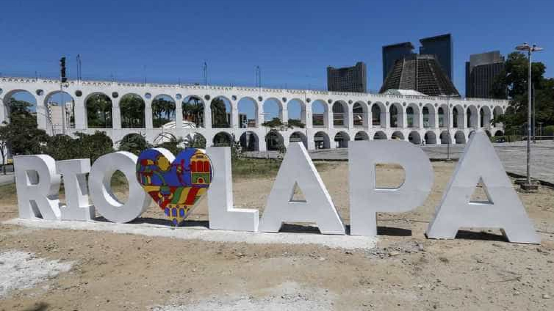 Lapa inaugura mobiliário urbano na Praça dos Arcos