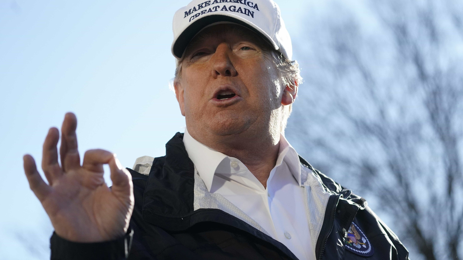 Trump cancela ida ao Fórum Econômico Mundial e culpa oposição