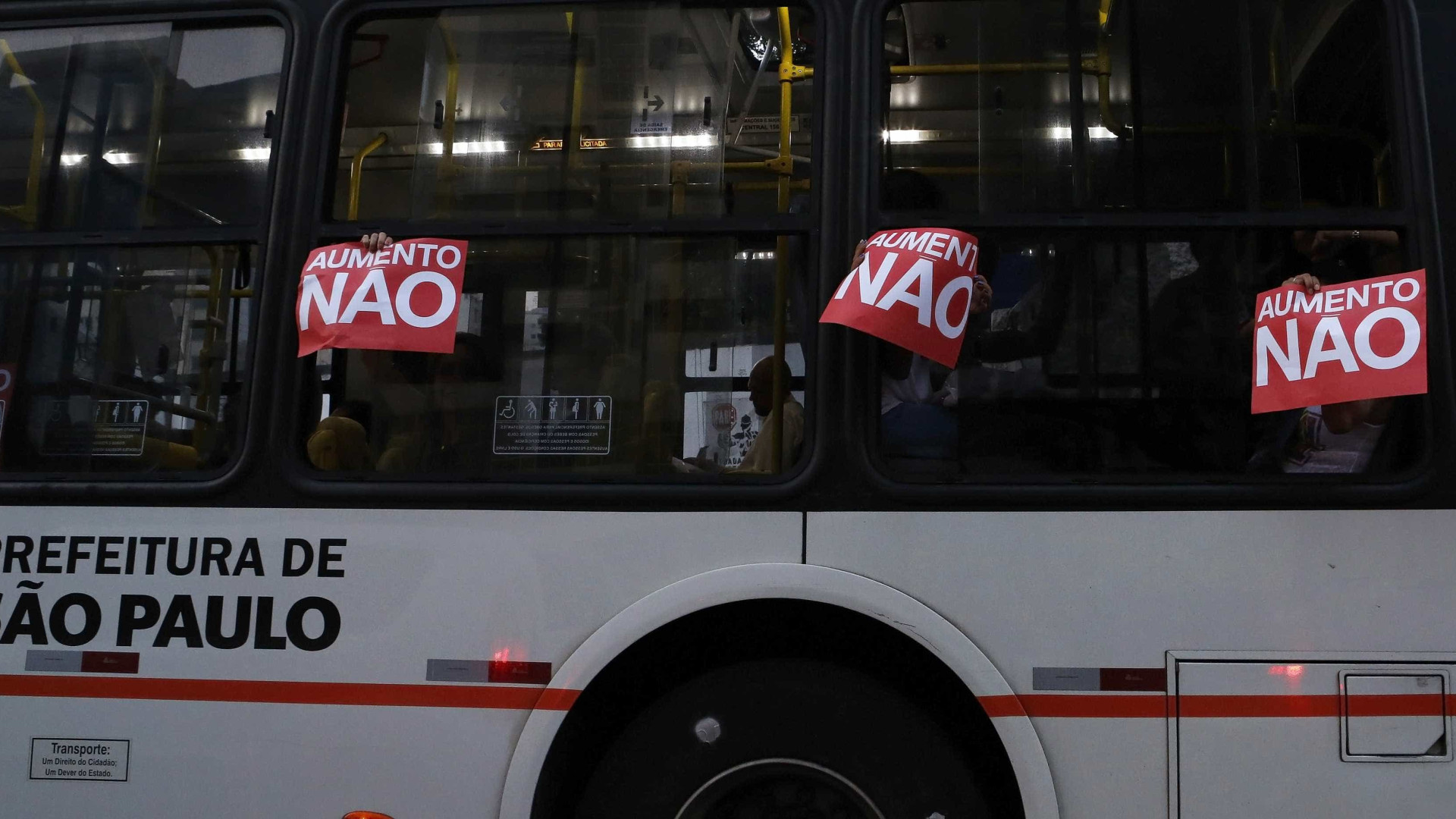 Manifestantes protestam em SP contra aumento da tarifa de transporte