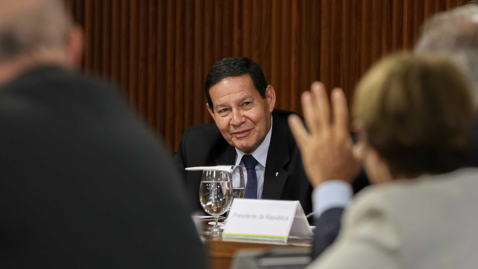 Mourão: Questão do CE tem de ser resolvida, em 1º lugar, por governador