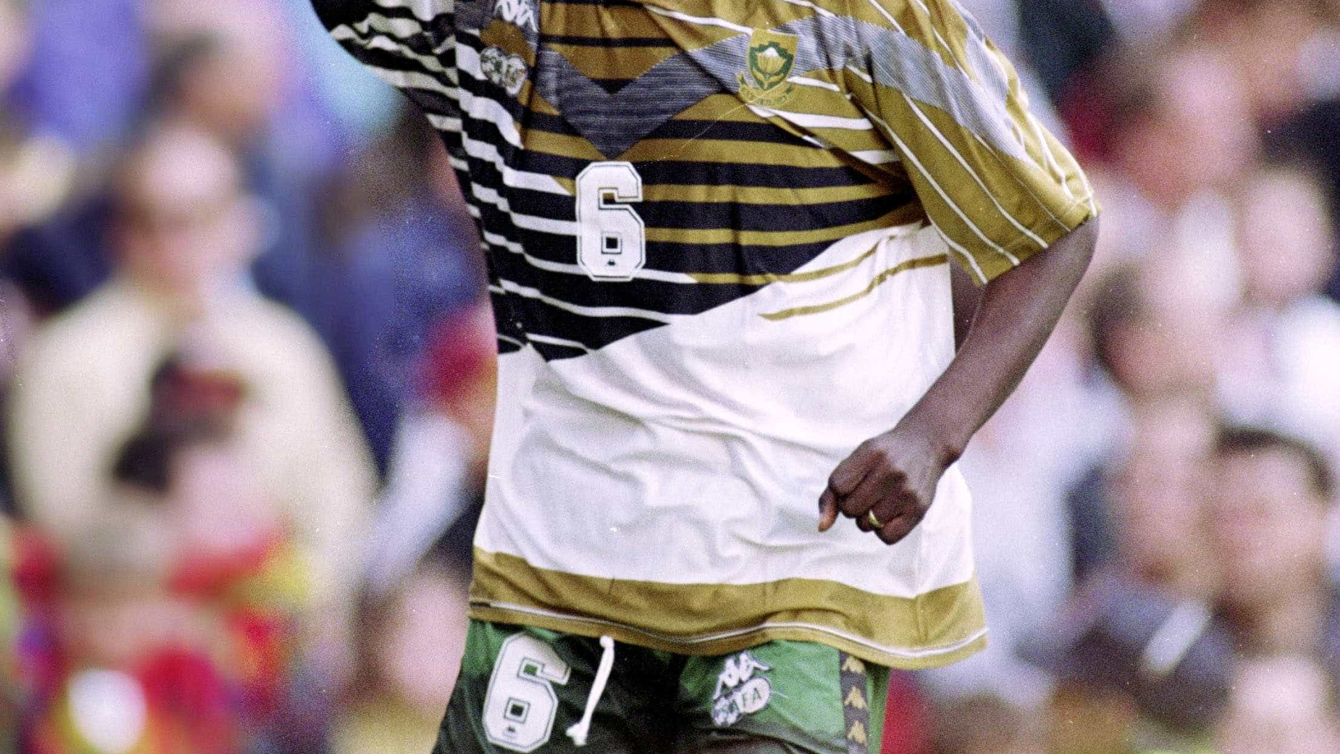 Morre ex-atacante Phil Masinga campeão continental em 1996