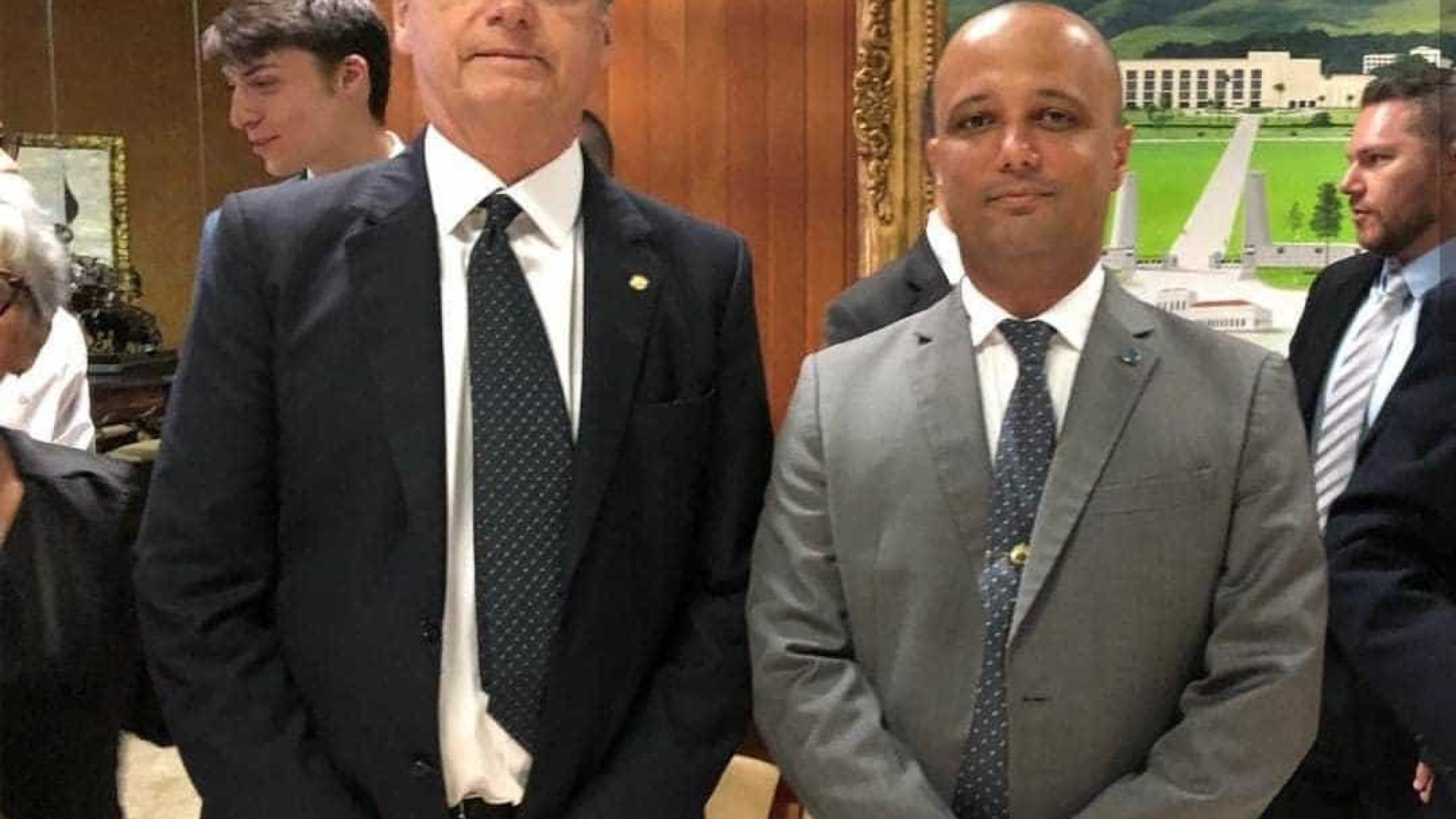Bolsonaro anuncia Major Vitor Hugo como líder do governo na Câmara