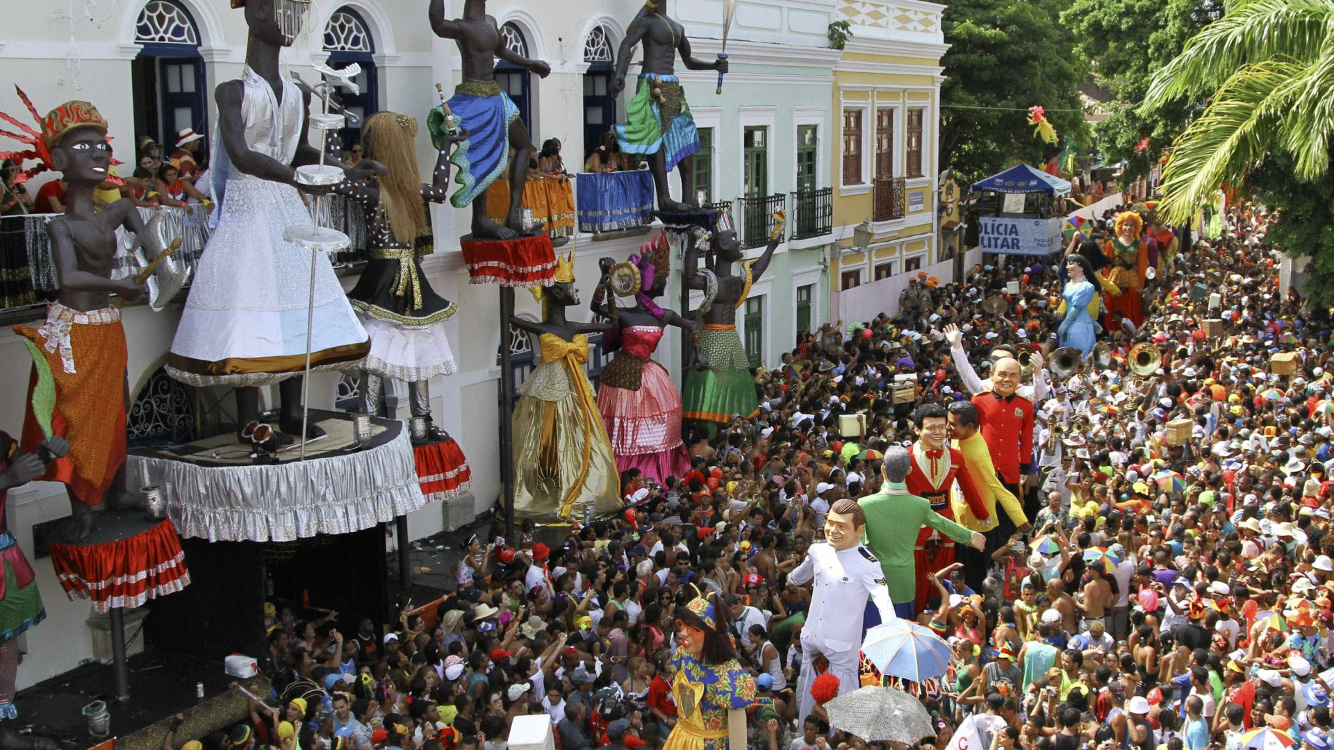 Em Salvador, Rio e Olinda o 'esquenta' para o carnaval já está nas ruas