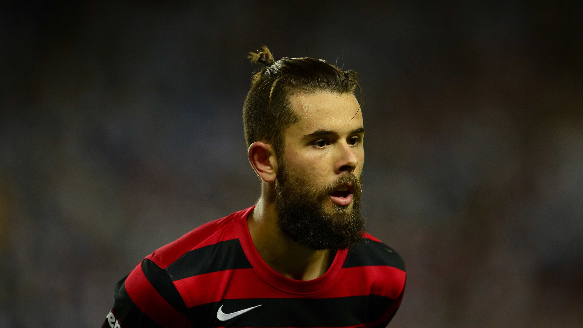 Meia revelado pelo Flamengo anuncia aposentadoria aos 28 anos